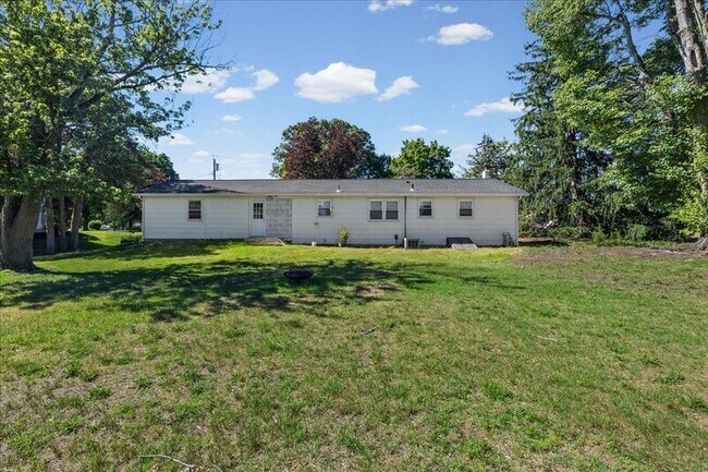 Building Photo - 1 Spruce Ln