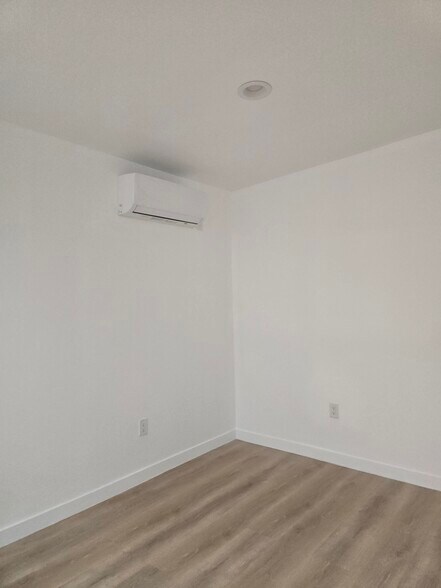 Building Photo - 3230 Cerritos Ave