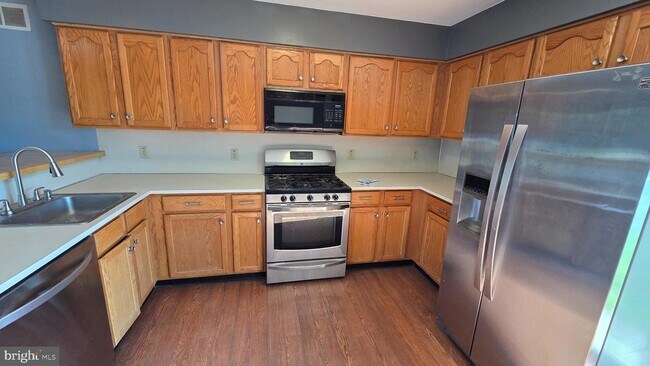 Building Photo - 131 Sunnyside Ln