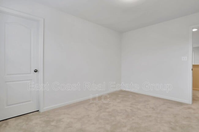 Building Photo - 204 Station Terrace W