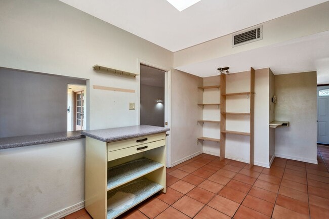 Building Photo - 6-Bedroom Residence Featuring Pool, Turf Yard & 2-Car Garage