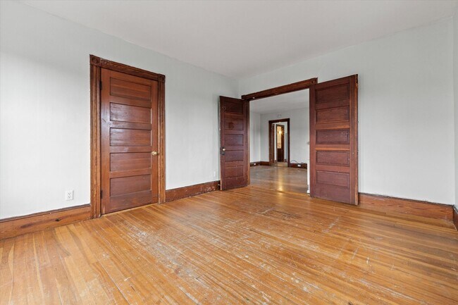 Building Photo - 651 Lake Ave, #3, Manchester NH 03103