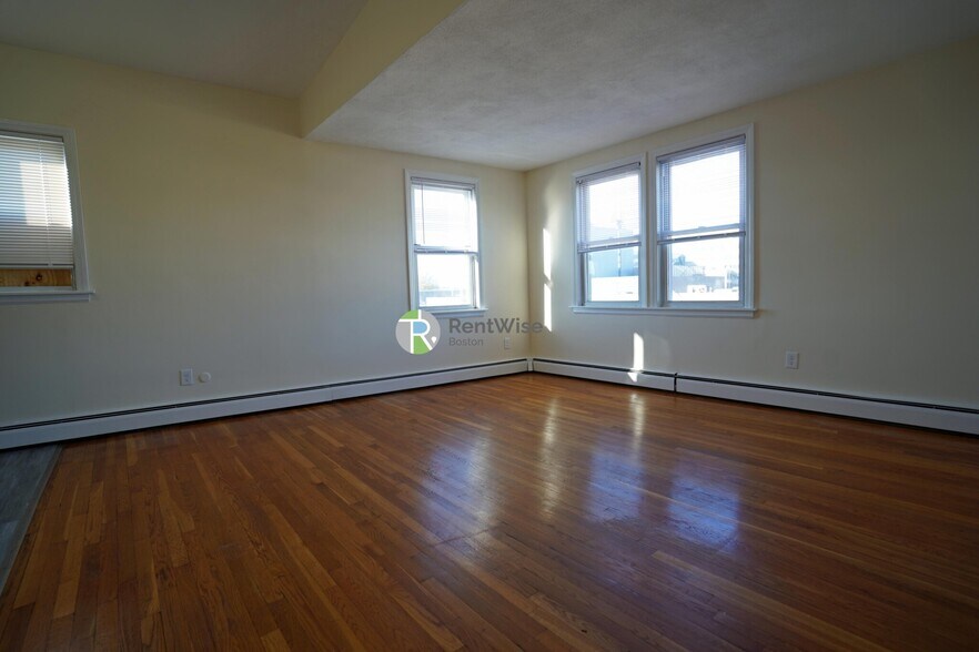 Building Photo - 180 N Beacon St