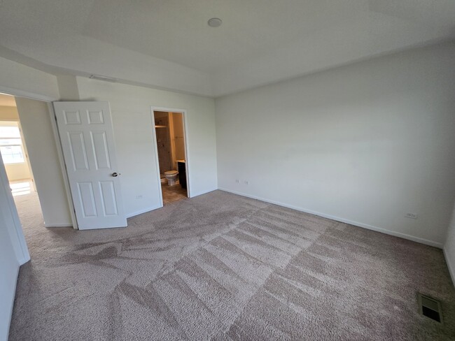 Building Photo - 522 Fairway Dr