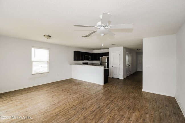 Building Photo - 570 Eiseman Wy