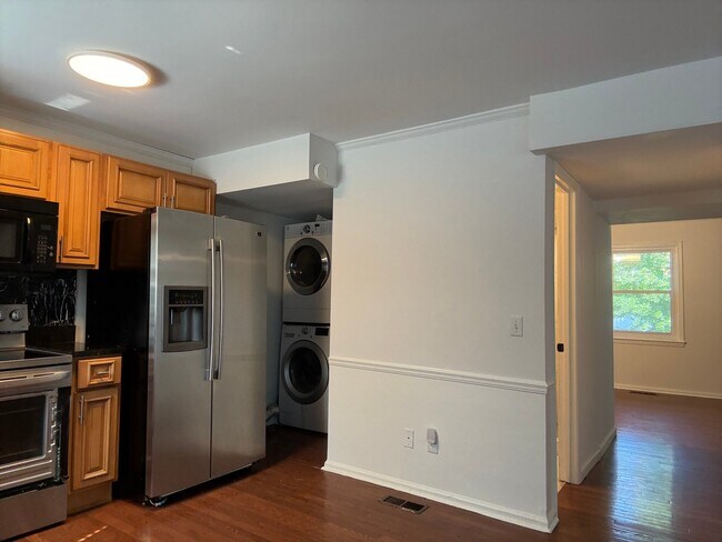 Building Photo - 824 Linbard Ln