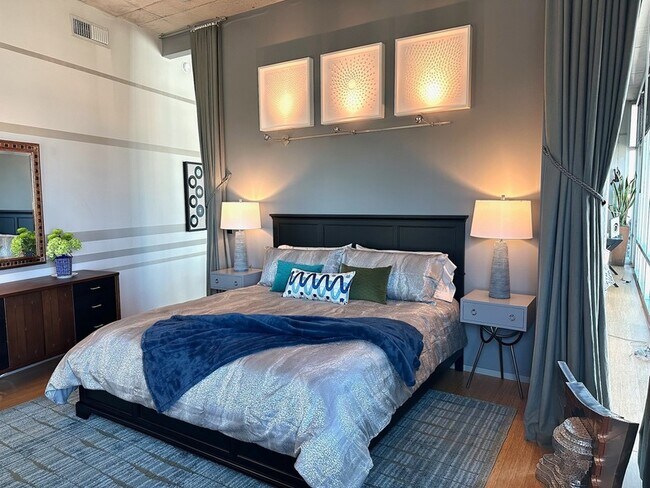 Building Photo - 700 12th Ave S