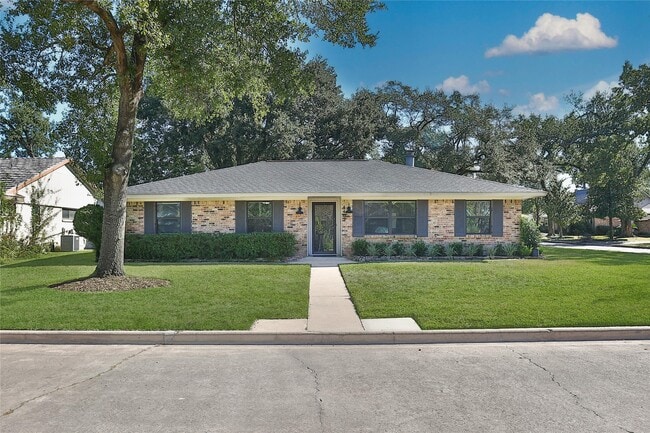 Building Photo - 4402 Fallbrook Dr