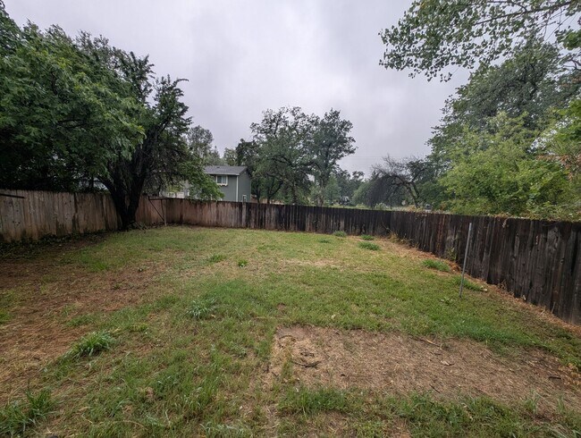 Building Photo - 2 bedroom one bath House in Shasta Lake