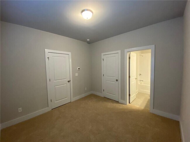 Building Photo - 3779 Oxford Cir
