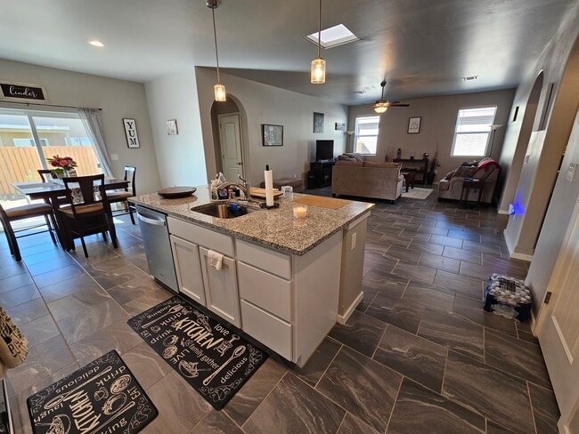 Building Photo - 2022 Home with Split Bedroom Layout & Beau...
