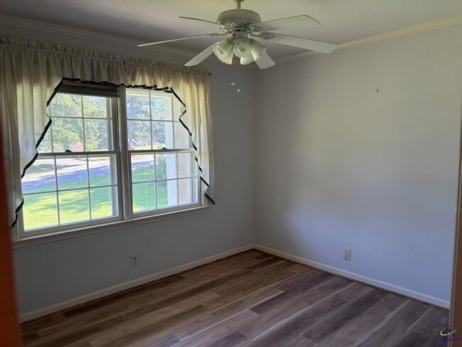 Building Photo - 1442 Maplewood Dr