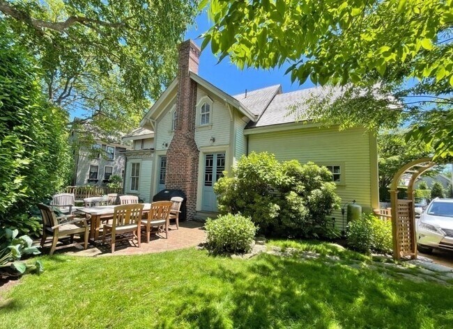 Building Photo - 51 Fair St