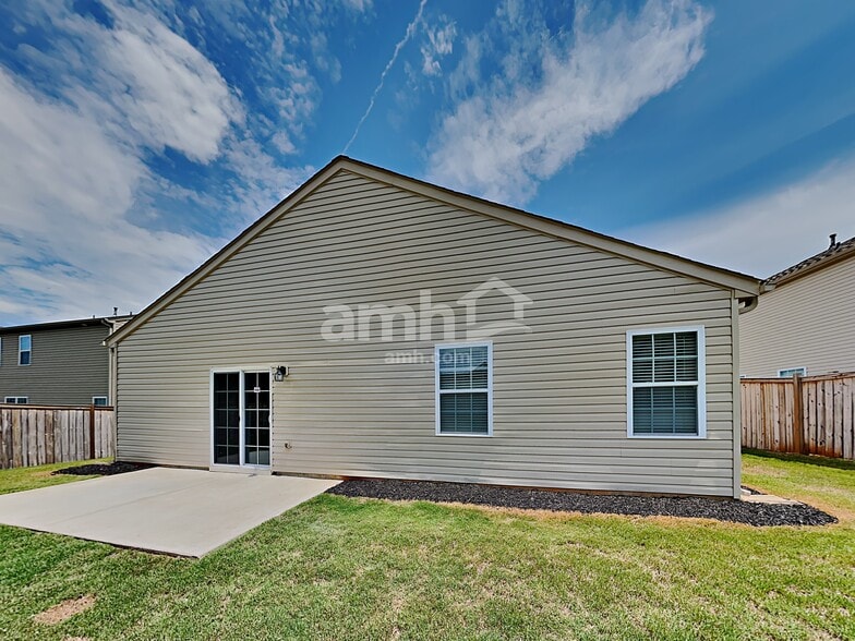 Building Photo - 553 Friar Park Ln