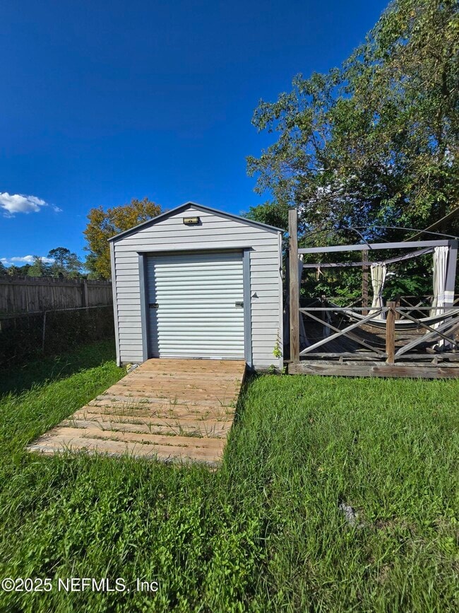 Building Photo - 11927 Dowling Ln