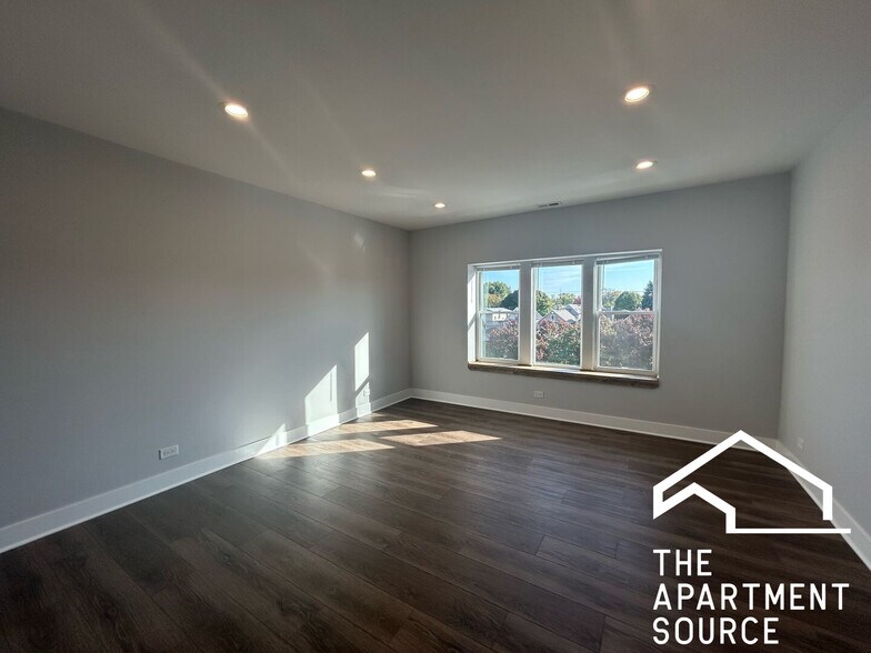 Building Photo - 4411 N Kimball Ave