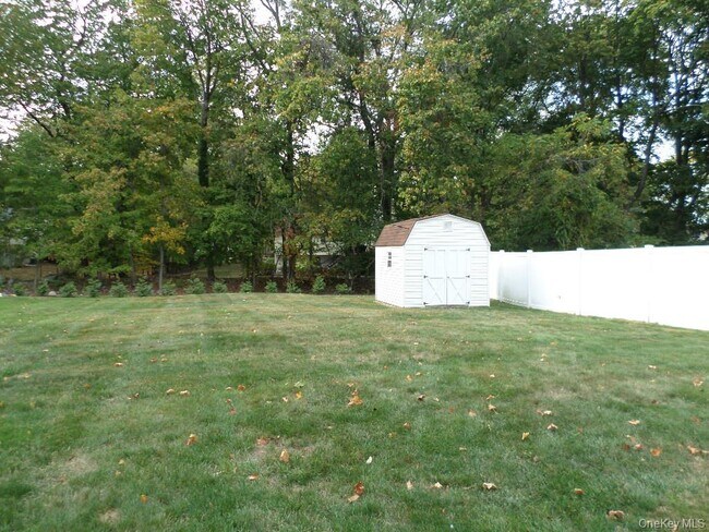 Building Photo - 8 Jodi Ln