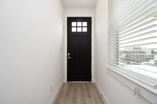 Building Photo - 2209 Via Laura Ln