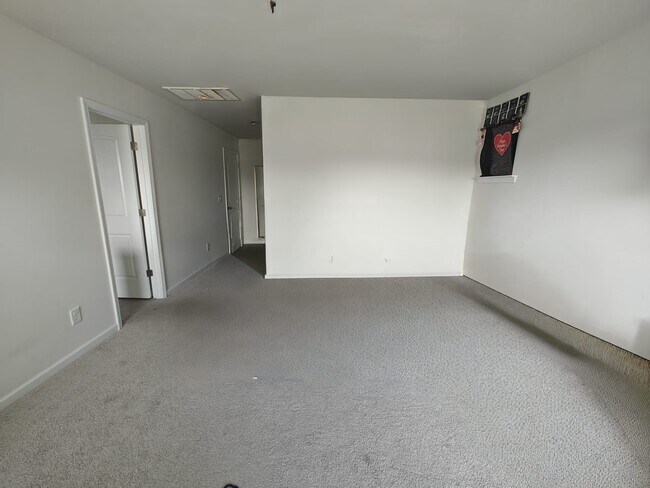Building Photo - 756 Creekway Dr