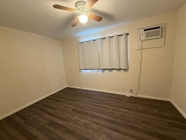 Building Photo - Unfurnished Pet Friendly 2 bed/1 bath - Wa...