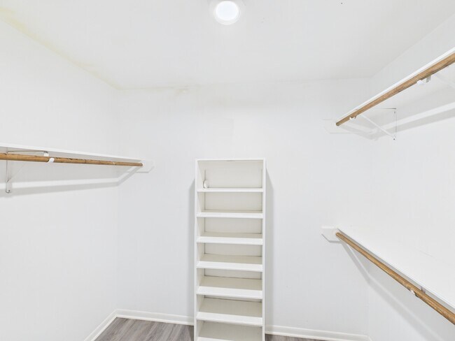 Building Photo - 7611 Hopewell Ln