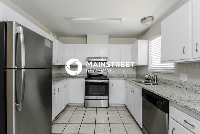 Building Photo - 2252 S Mountain Ave