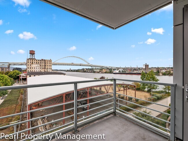 Building Photo - Waterfront Pearl - 1 bed/1.5 bath/den sw corner unit with parking/2 balconies/river view/most uti...