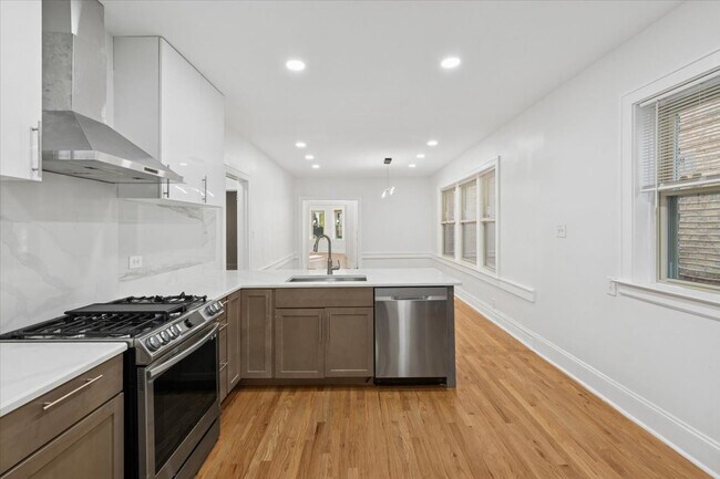 Building Photo - 5412 N Kimball Ave