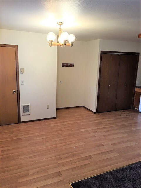 Building Photo - DUPLEX IN POST FALLS (APP#4)