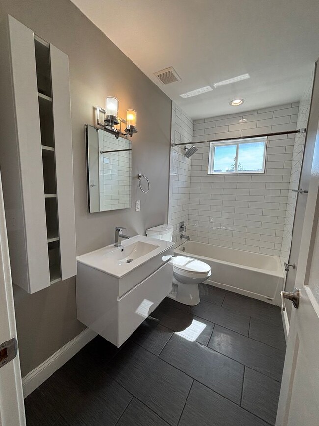 Building Photo - Gorgeous 4 Bedroom house with Three Roof-D...