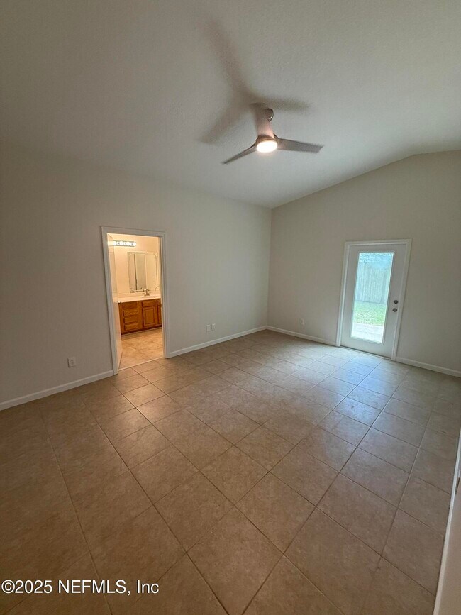 Building Photo - 537 Oleander St
