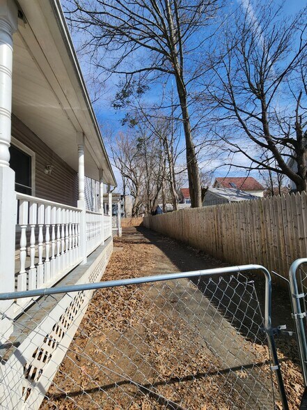 Building Photo - 425 Huntington St