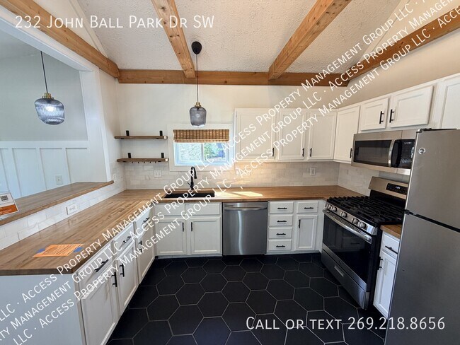 Building Photo - 232 John Ball Park Dr SW