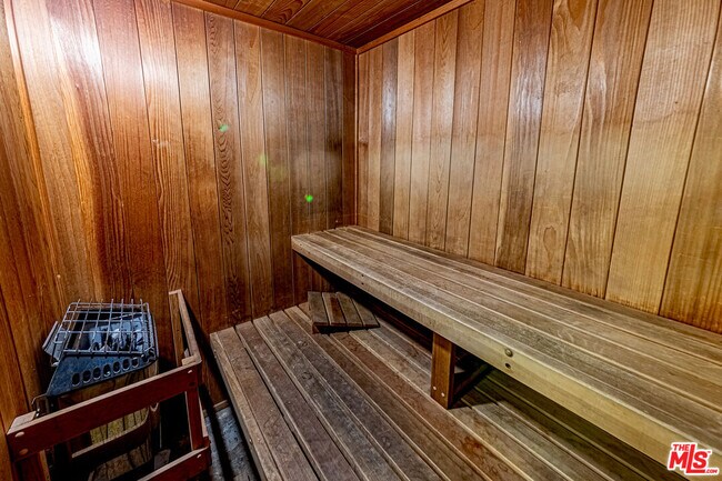 Building Photo - 620 S Gramercy Pl