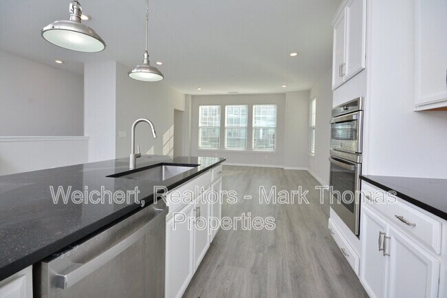 Building Photo - 1043 Manorhaven Dr