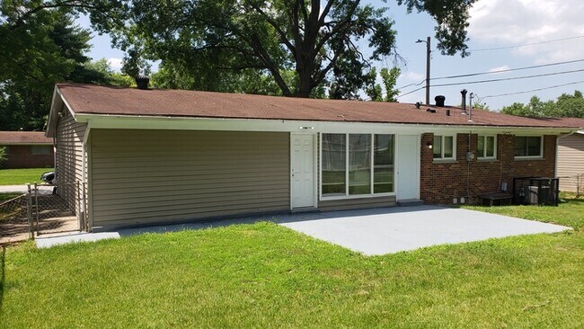 Building Photo - 10418 Monarch Dr Saint Louis, MO 63136