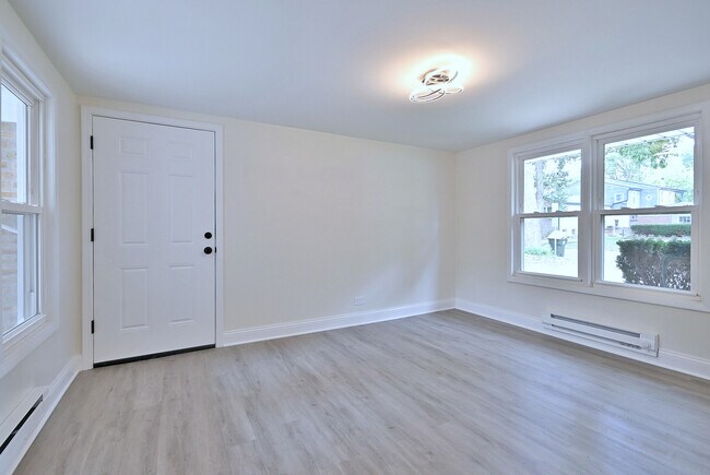 Building Photo - 6750 N Kostner Ave