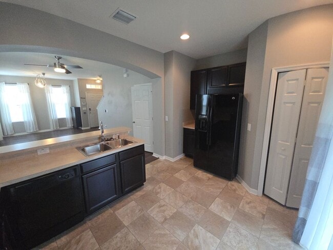 Building Photo - Beautiful 2/2.5 ***All included*** Interne...