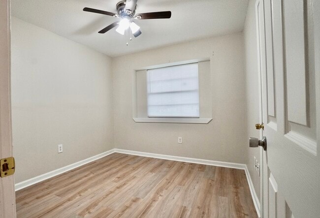 Building Photo - 105 Foxbriar St