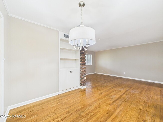 Building Photo - 216 Brentwood Blvd