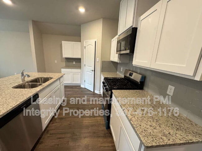 Building Photo - 325 White Pine Dr