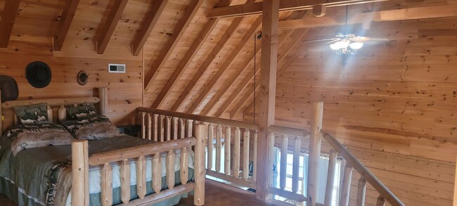 Building Photo - 2 bedroom 1 bath fully furnished log cabin...