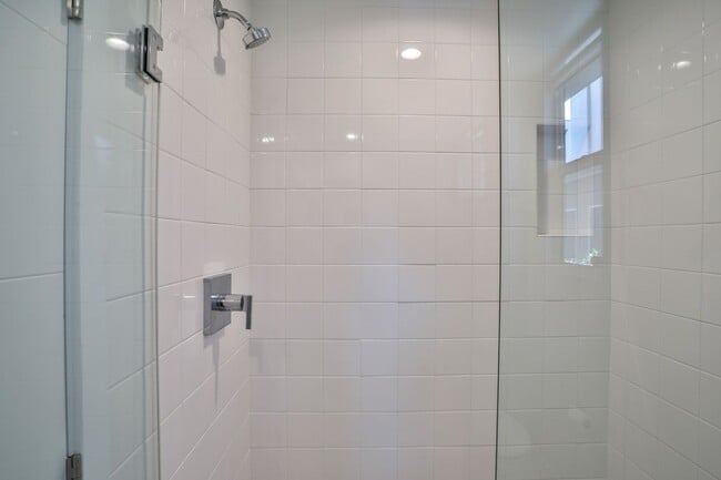 Building Photo - 3 bedroom 2.5 bath in Gated Community