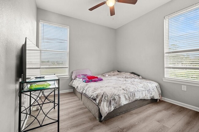 Building Photo - 8534 Woodlyn Rd