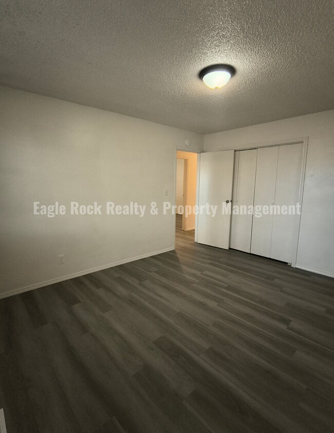 Building Photo - 4627 S 72nd East Pl