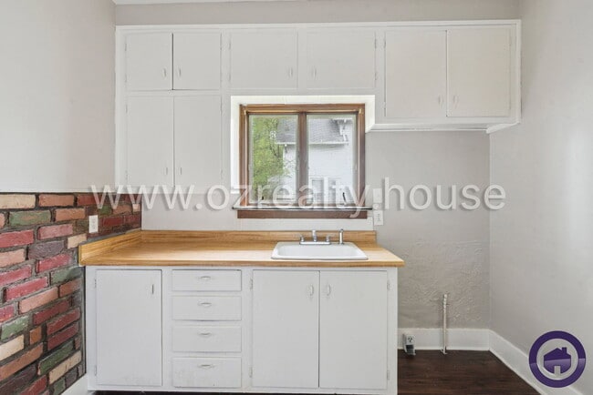 Building Photo - 2027 Berkshire Pl