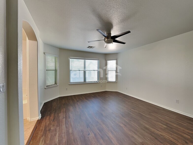 Building Photo - 2992 W Belle Ave