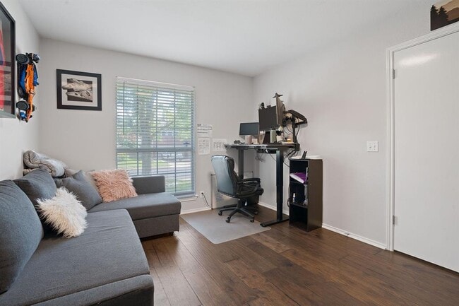 Building Photo - 1109 Red Ranch Cir