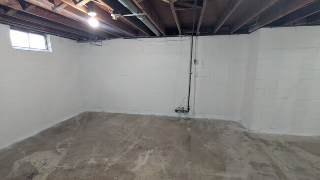 Building Photo - 3 bedroom, 2 bath home in Waterloo