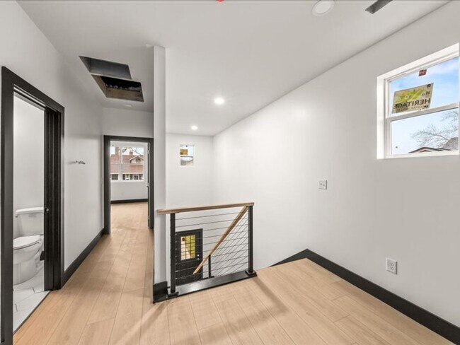 Building Photo - Knoxville 37914 - 3 bedroom, 3 bath stunni...